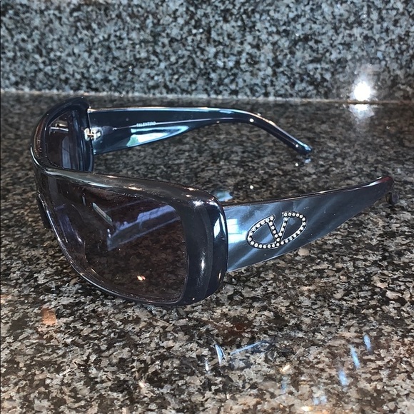 Valentino Sunglasses - Picture 2 of 8